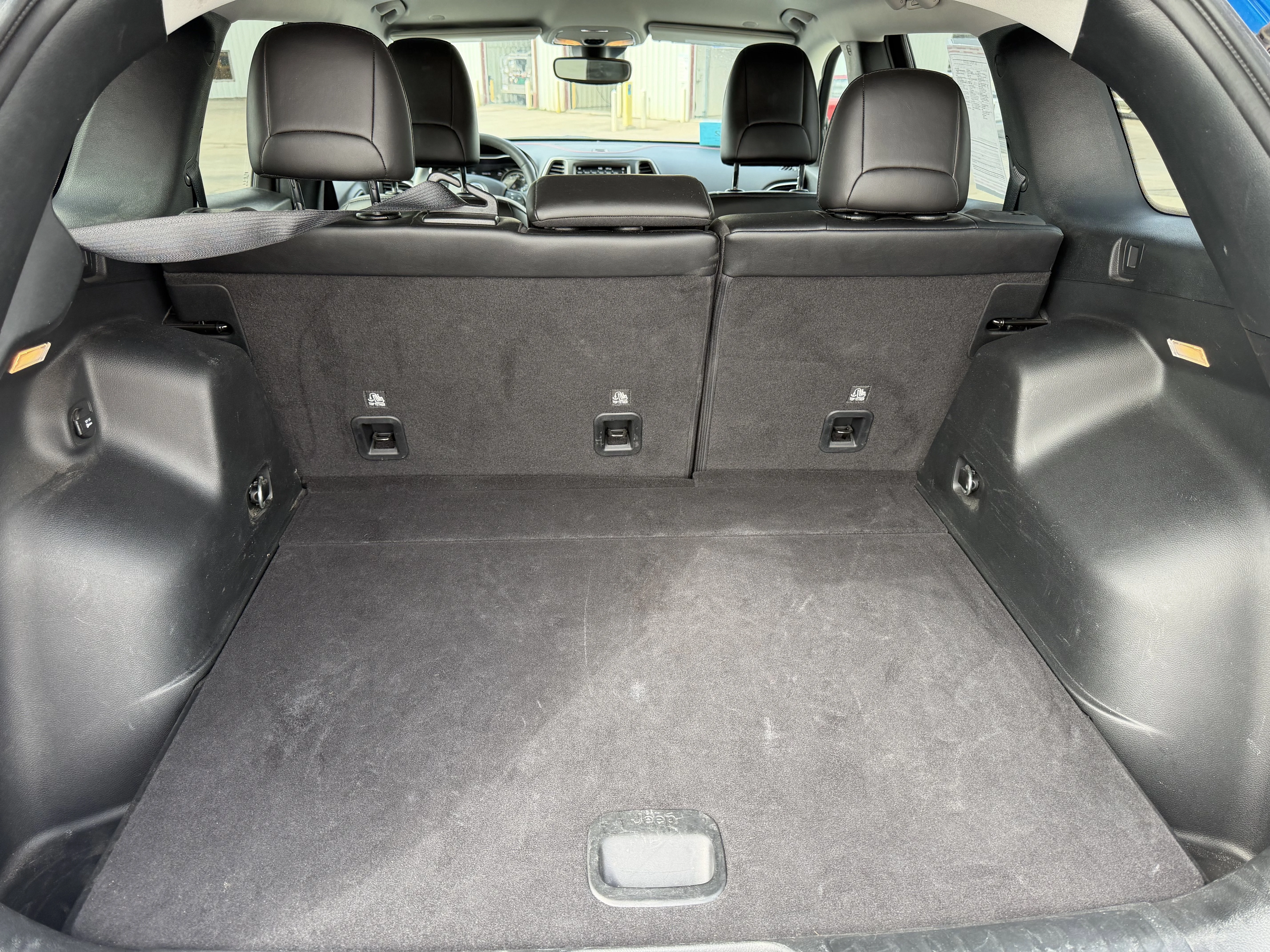 Used 2022 Hydro Blue Pearlcoat Jeep Trailhawk image 9