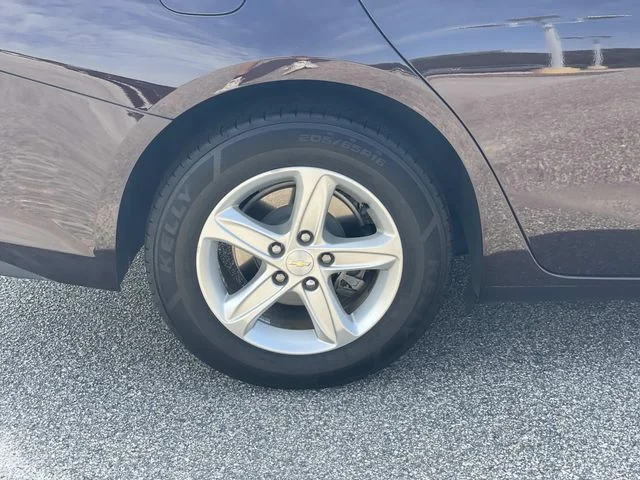 Used 2021 Red Chevrolet LS image 7