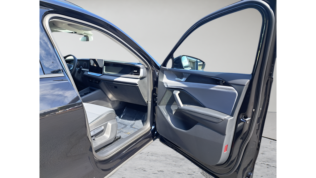 2025 Volkswagen Tiguan SE - Photo 15