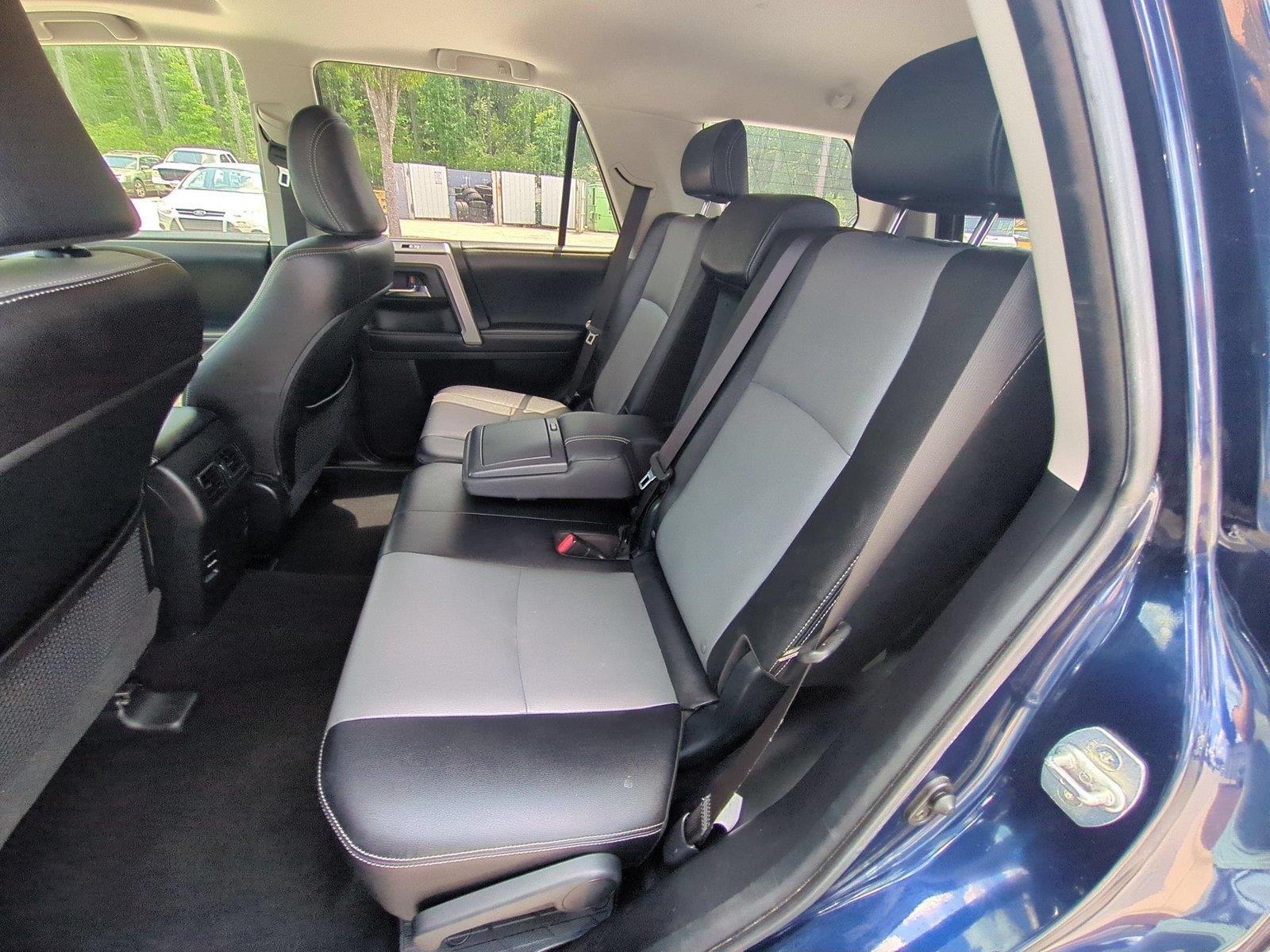 Used 2018 Nautical Blue Metallic Toyota SR5 Premium image 33