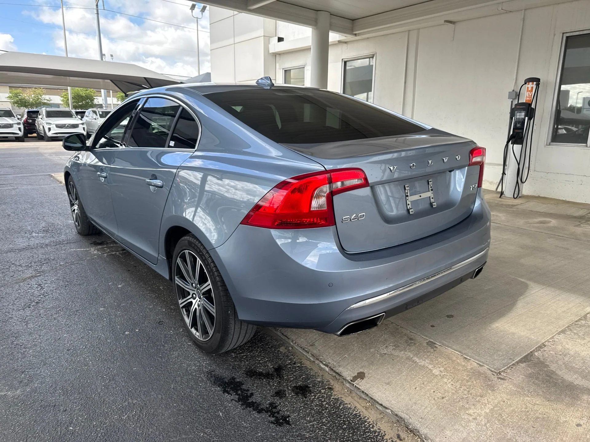 Used 2018 Blue Volvo T5 Platinum image 7