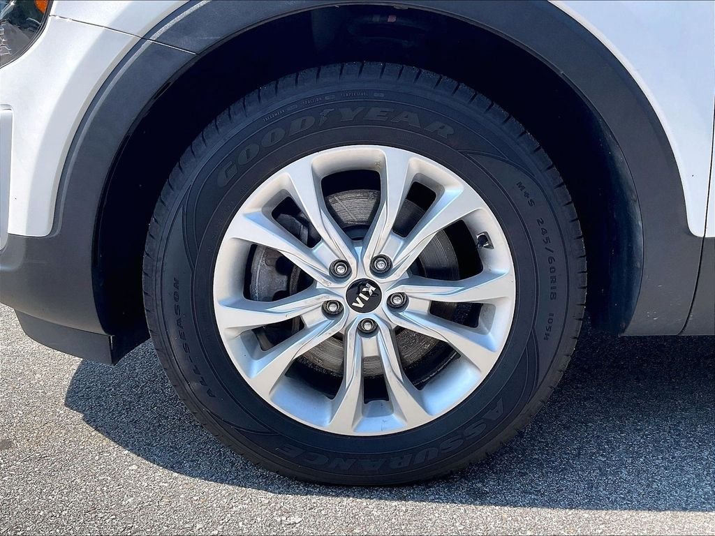 Used 2020 Snow White Pearl Kia LX image 7