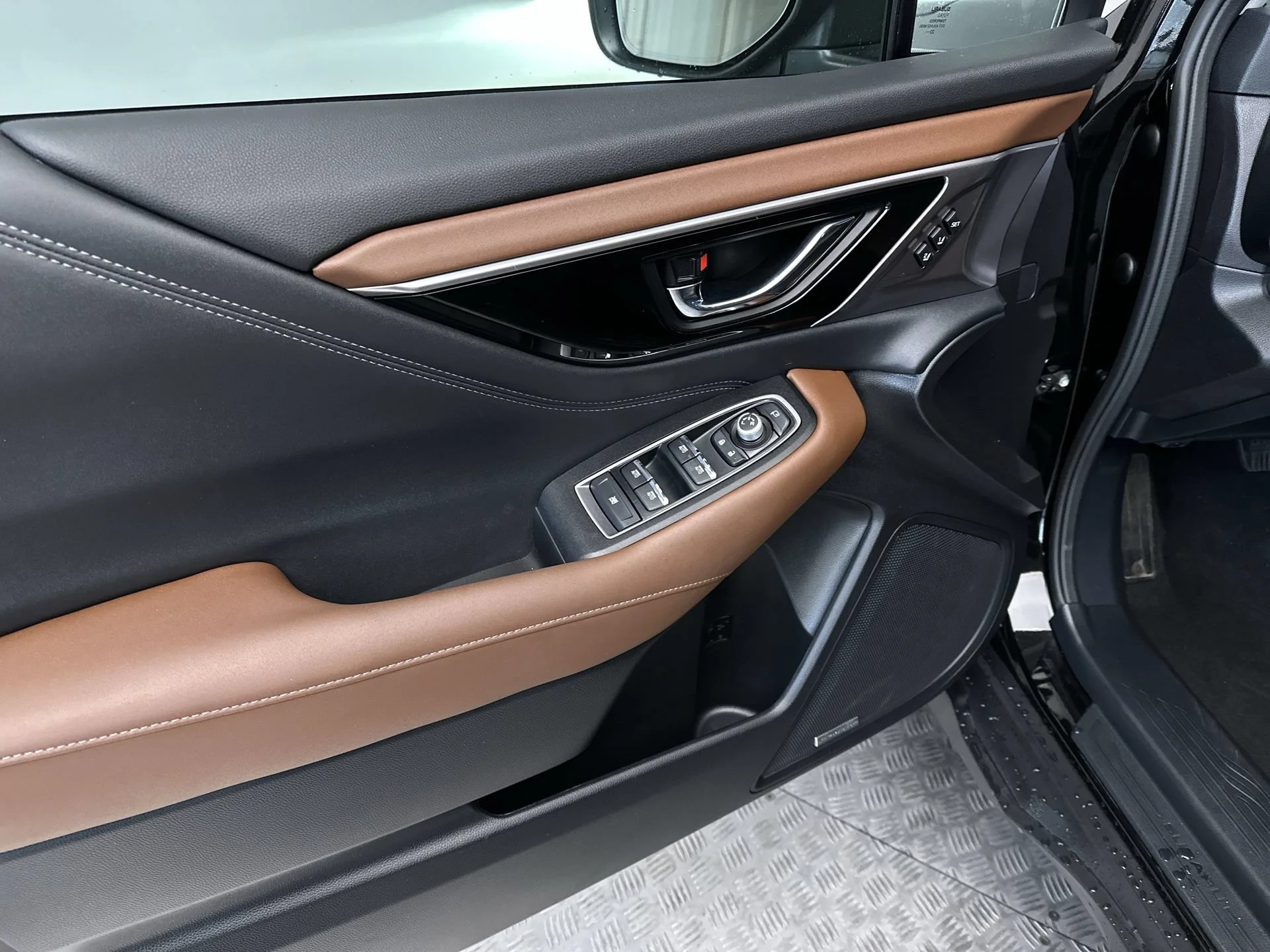 Used 2023 Crystal Black Silica Subaru Touring image 15