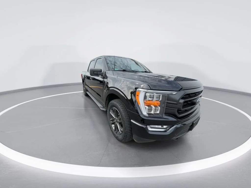 Used 2022 Black Ford XLT image 2