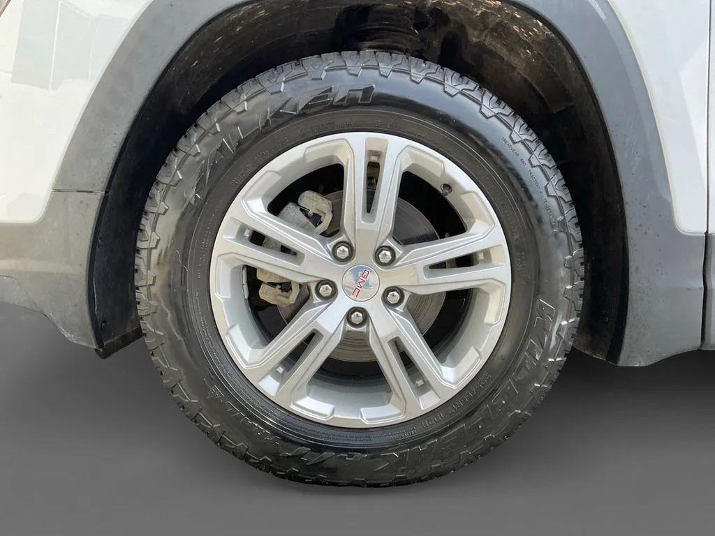 Used 2023 White GMC SLE image 15