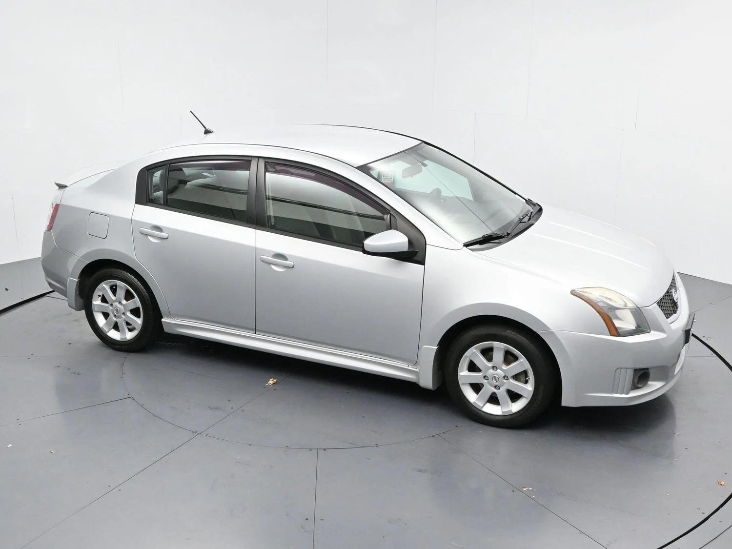 Used 2010 Brilliant Silver Metallic Nissan 2.0 SR image 28