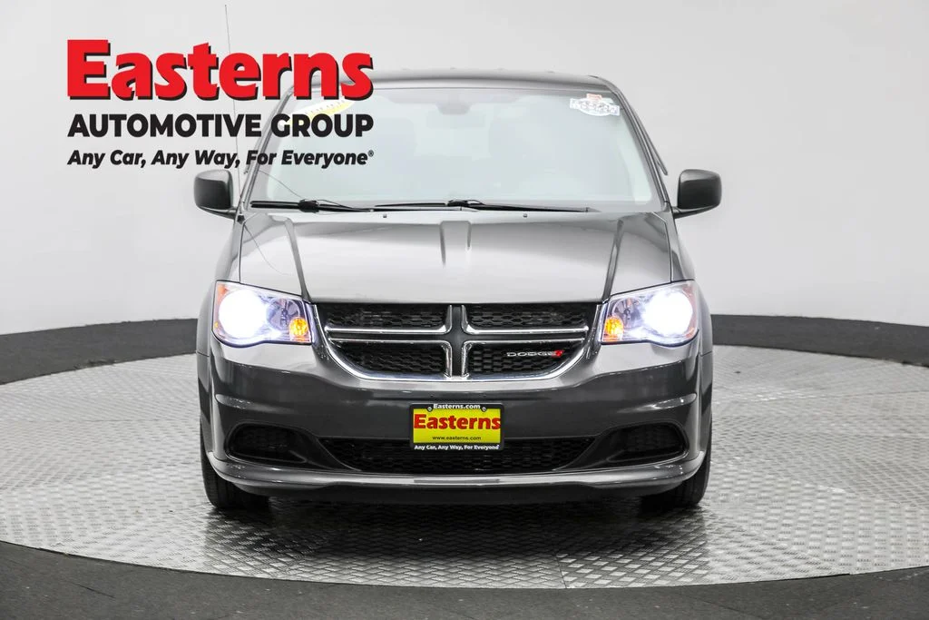 Used 2019 Gray Dodge SE image 2