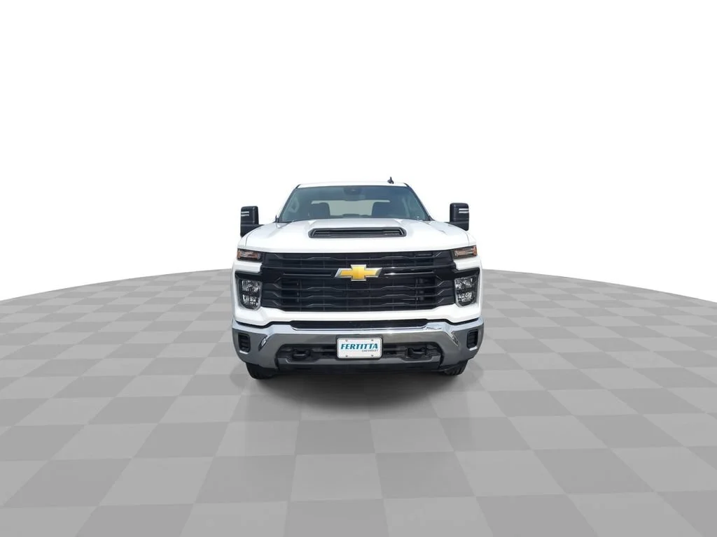 New 2026 Summit White Chevrolet WT image 3