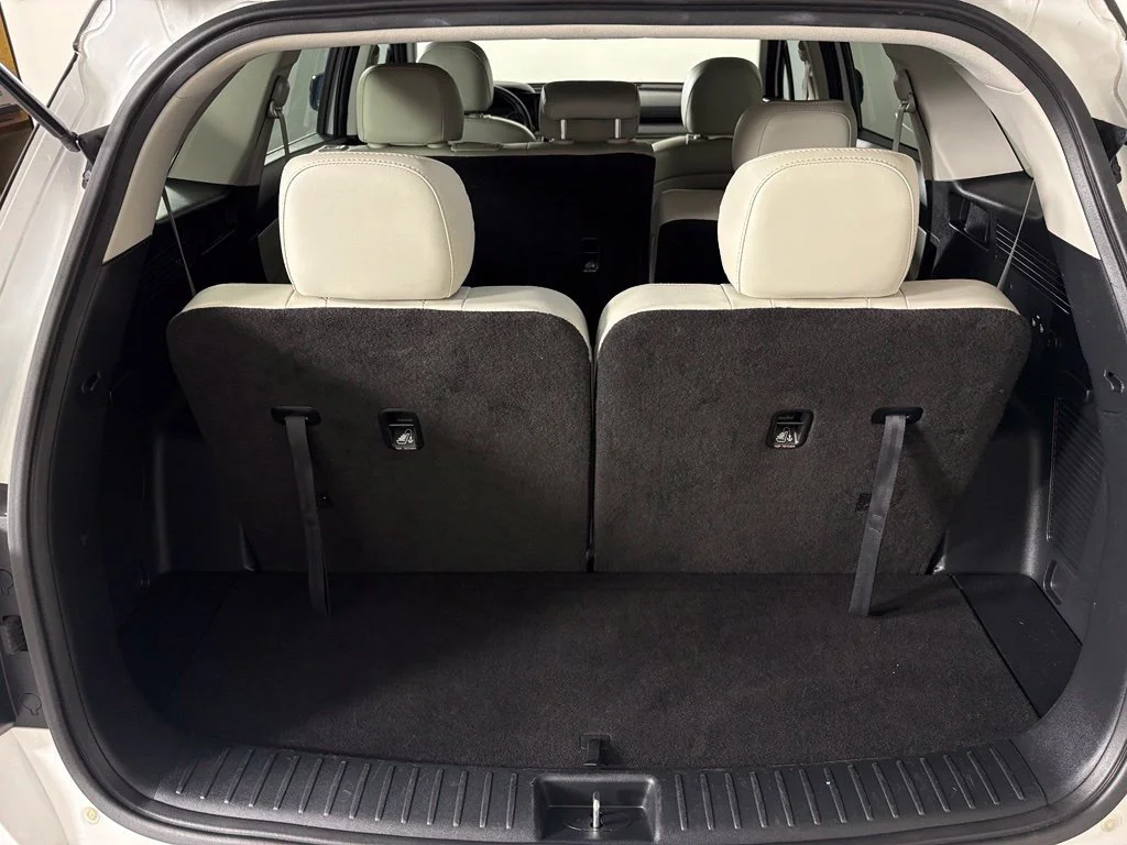 Used 2022 White Kia S image 42