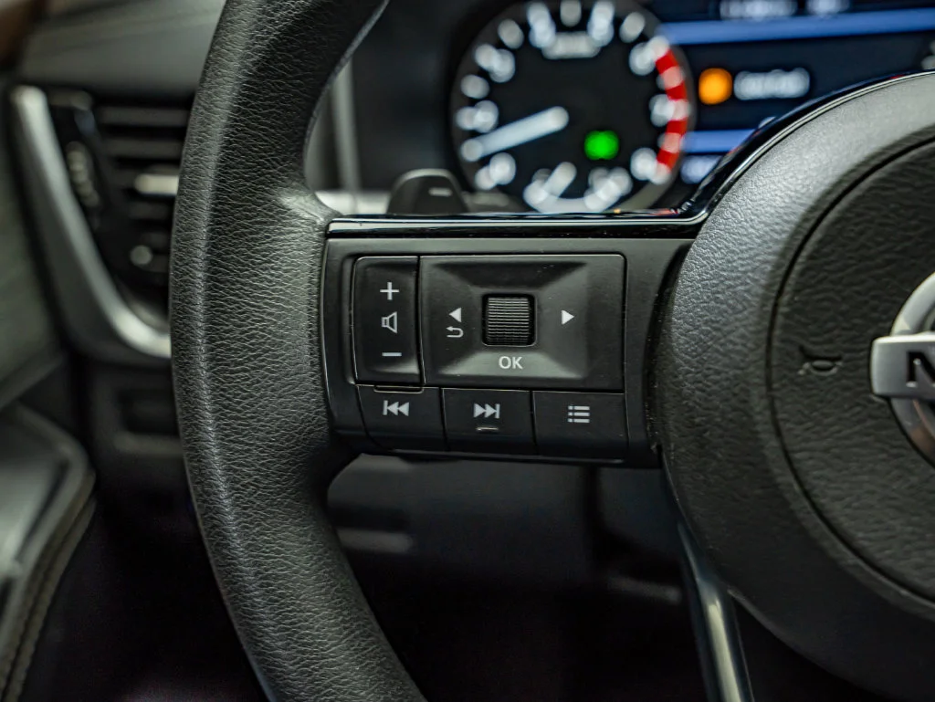 Used 2021 Super Black Nissan SV image 16