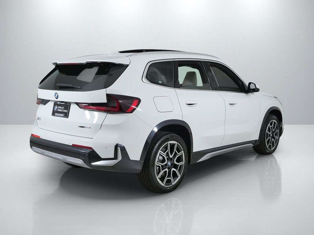 New 2026 Alpine White BMW xDrive28i image 9