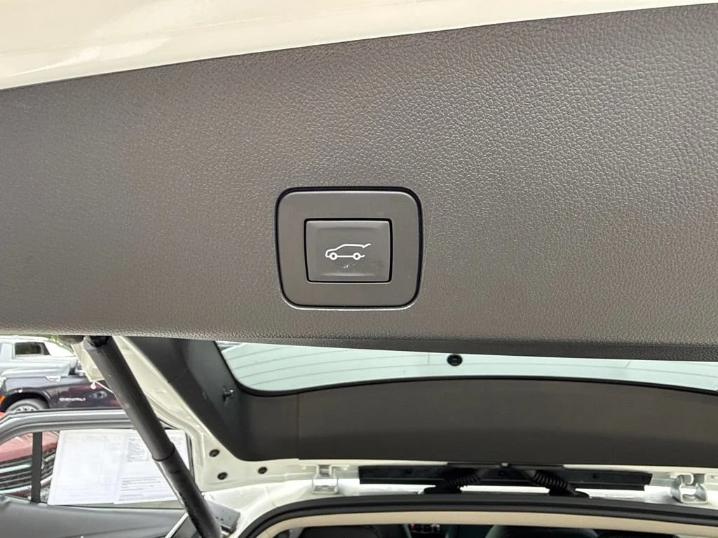 Used 2024 Summit White Buick Preferred image 15