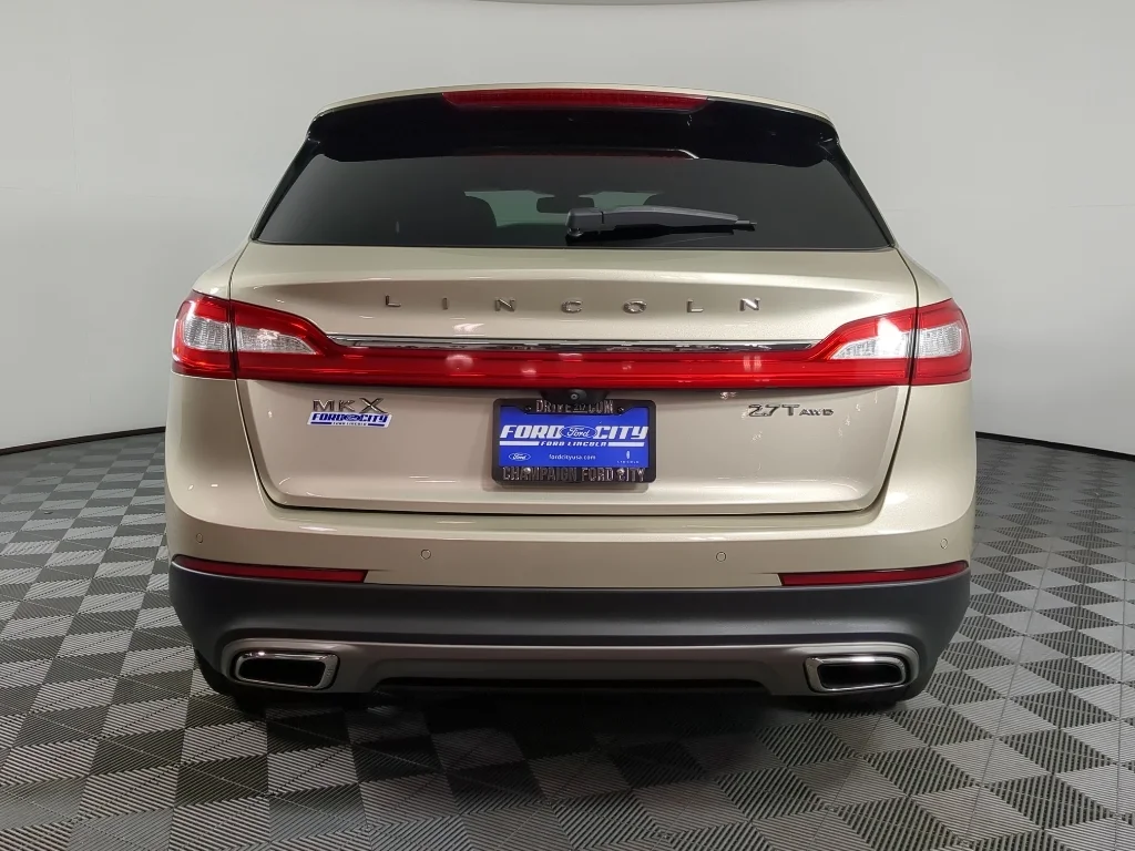 Used 2017 Tan Lincoln Reserve image 7