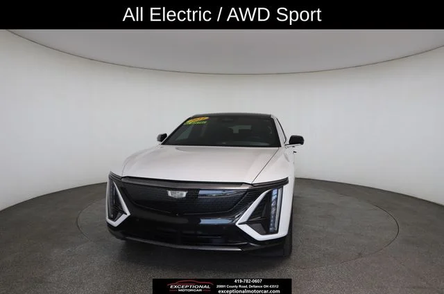 Used 2024 White Cadillac Sport image 32