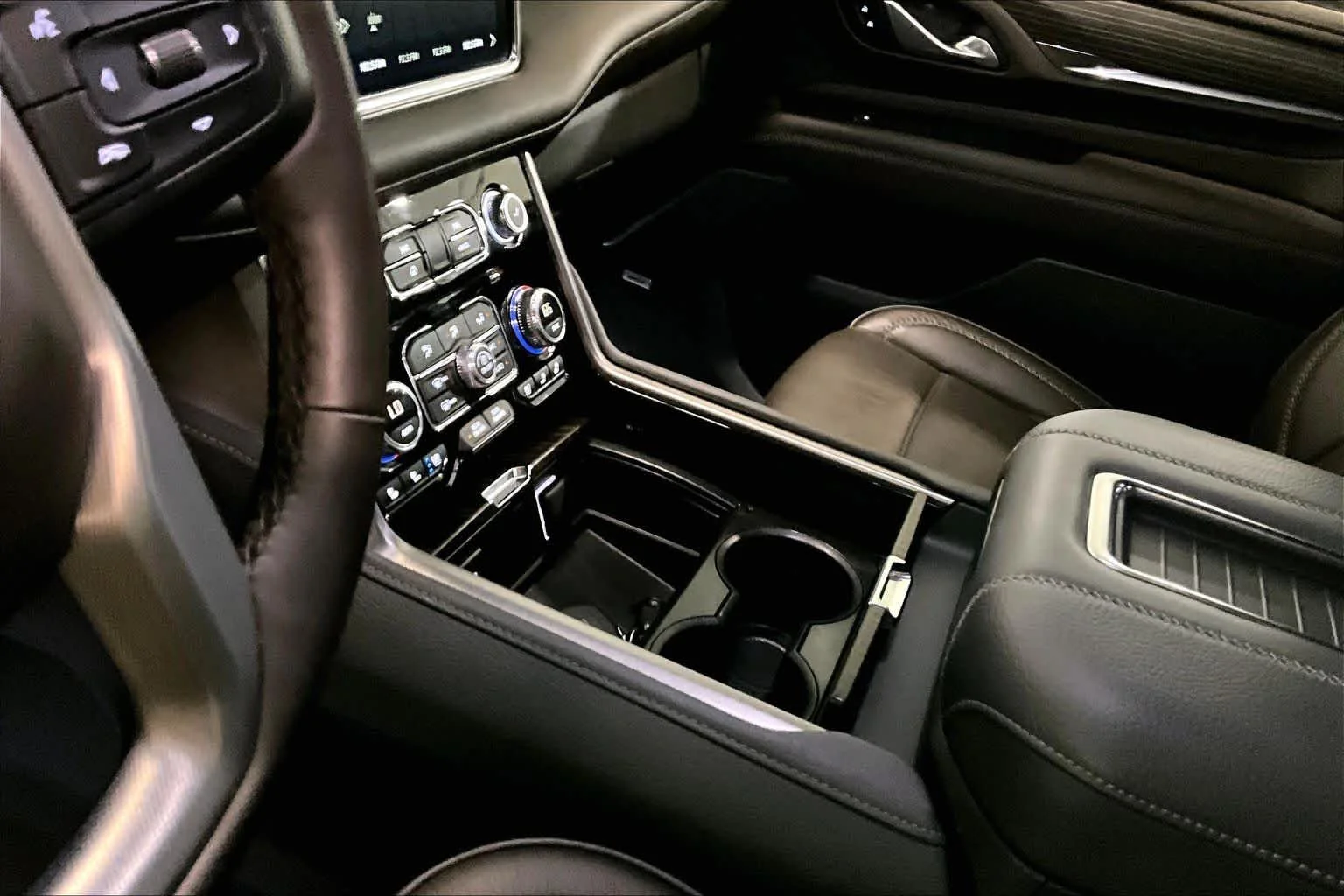 Used 2024 White Frost Tricoat GMC Denali image 17