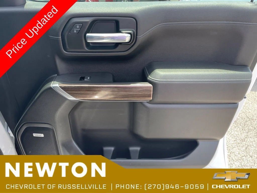 Used 2021 SUMMIT WHITE Chevrolet RST image 23