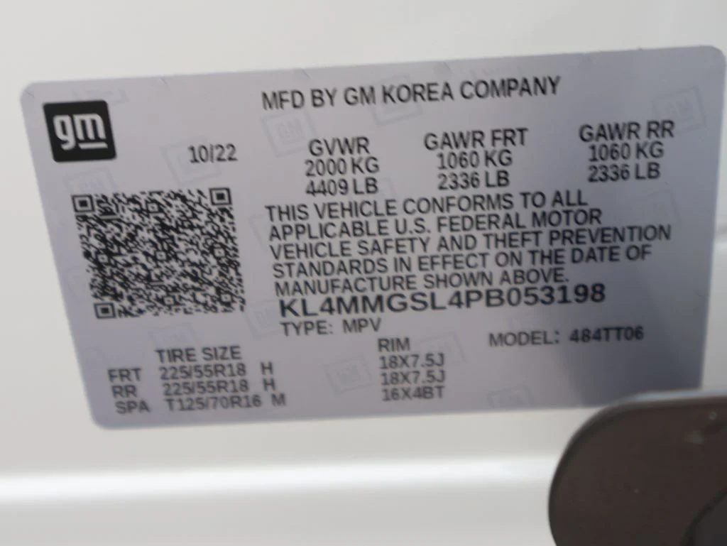 Used 2023 White Buick Essence image 41
