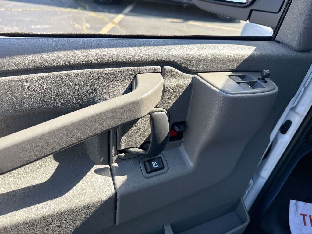Used 2025 Summit White GMC Work Van image 23