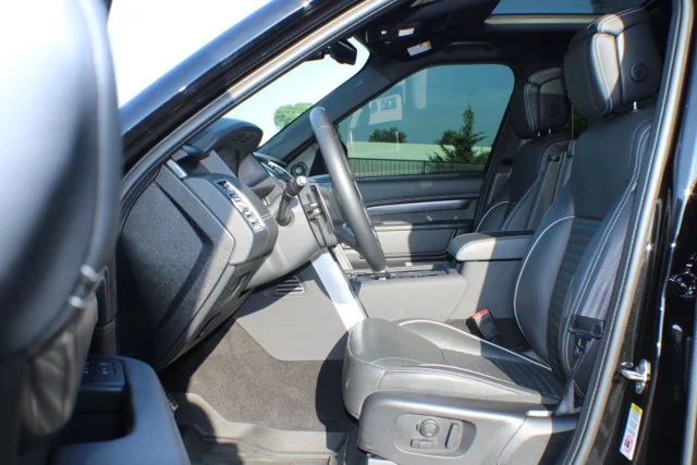 Used 2024 Black Land Rover Metropolitan Edition image 13