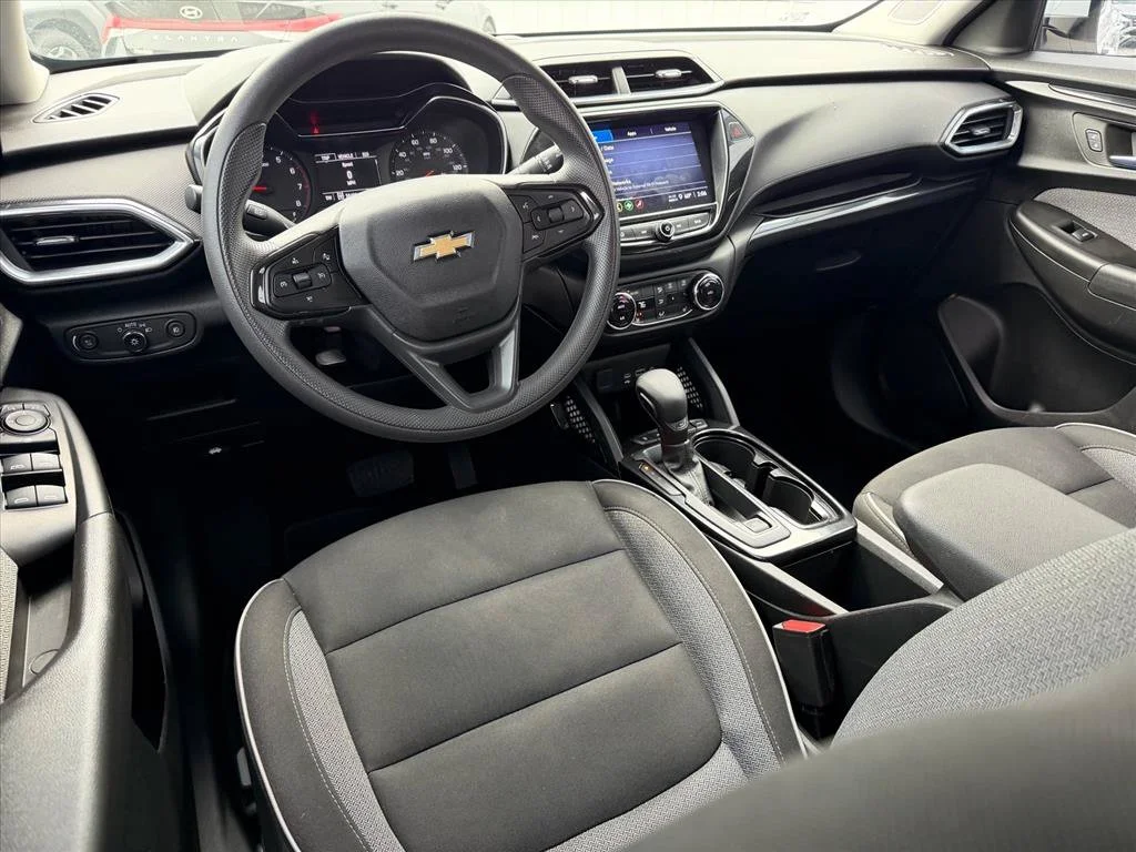 Used 2023 White Chevrolet LT image 7