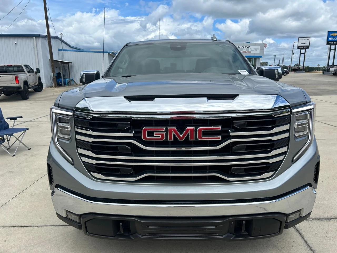 Used 2025 Sterling Metallic GMC SLT image 5