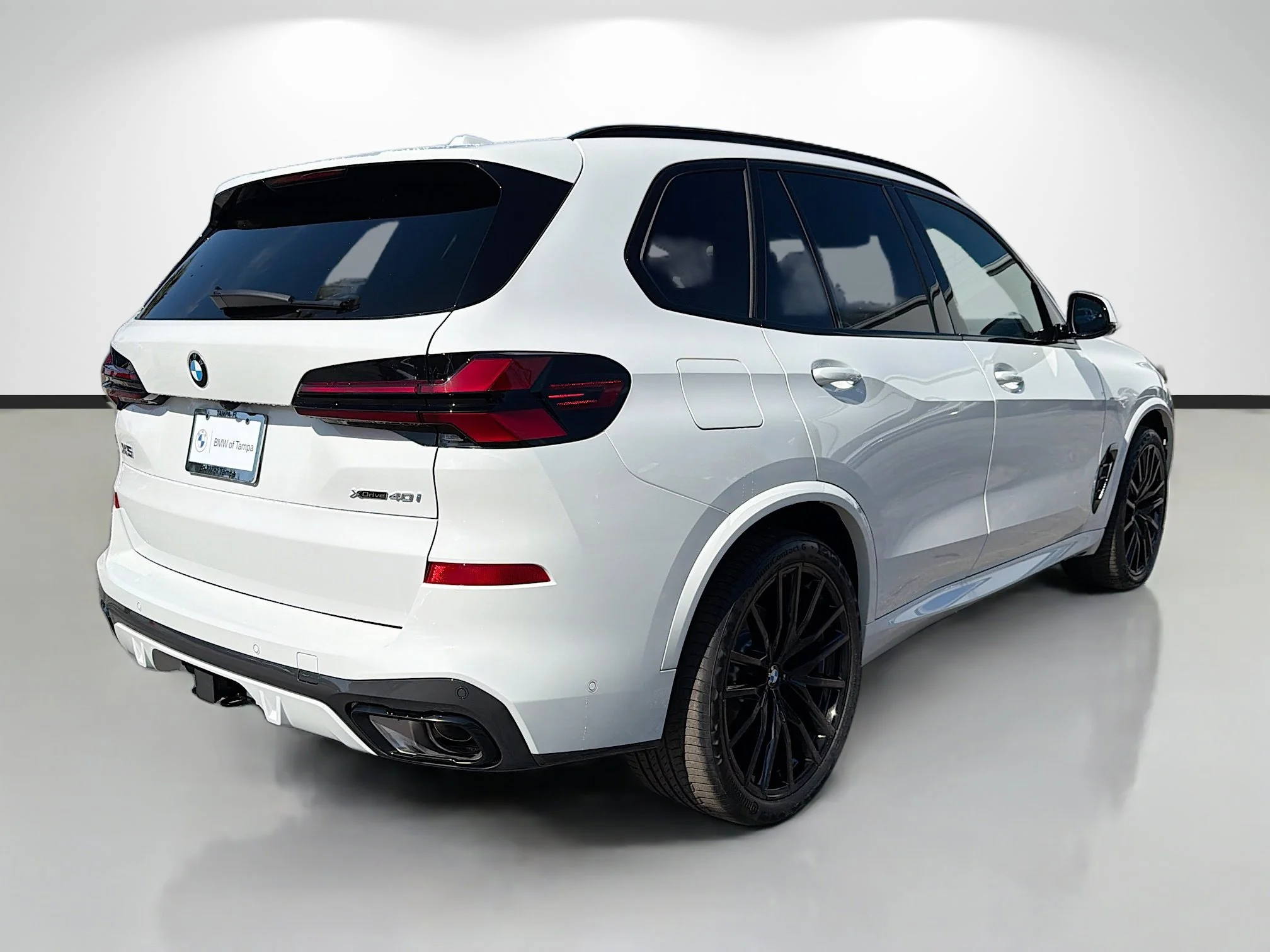 New 2026 Alpine White BMW xDrive40i image 3