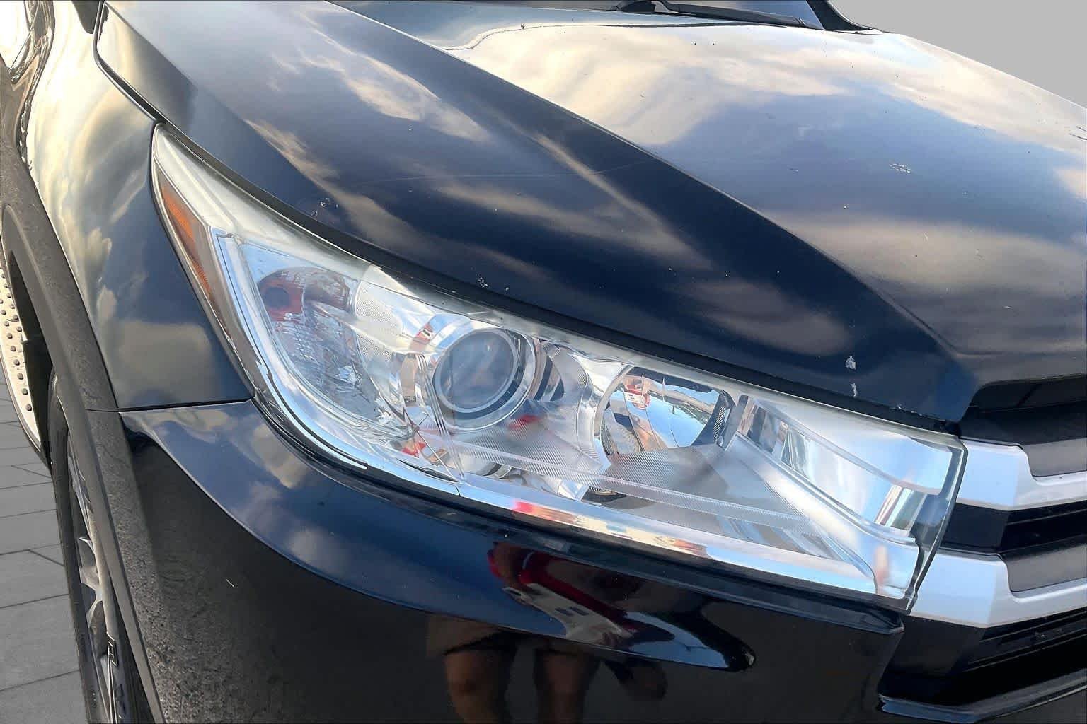 Used 2019 Midnight Black Metallic Toyota LE image 27