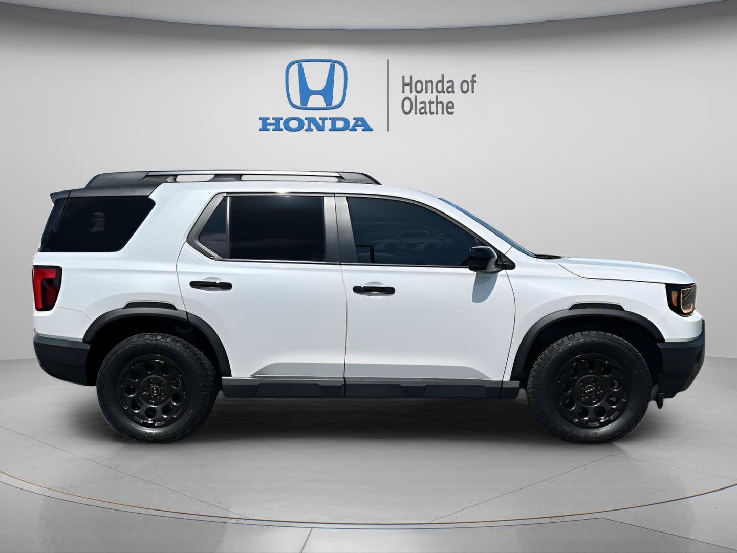 Certified Used 2026 Platinum White Pearl Honda TrailSport Blackout image 25