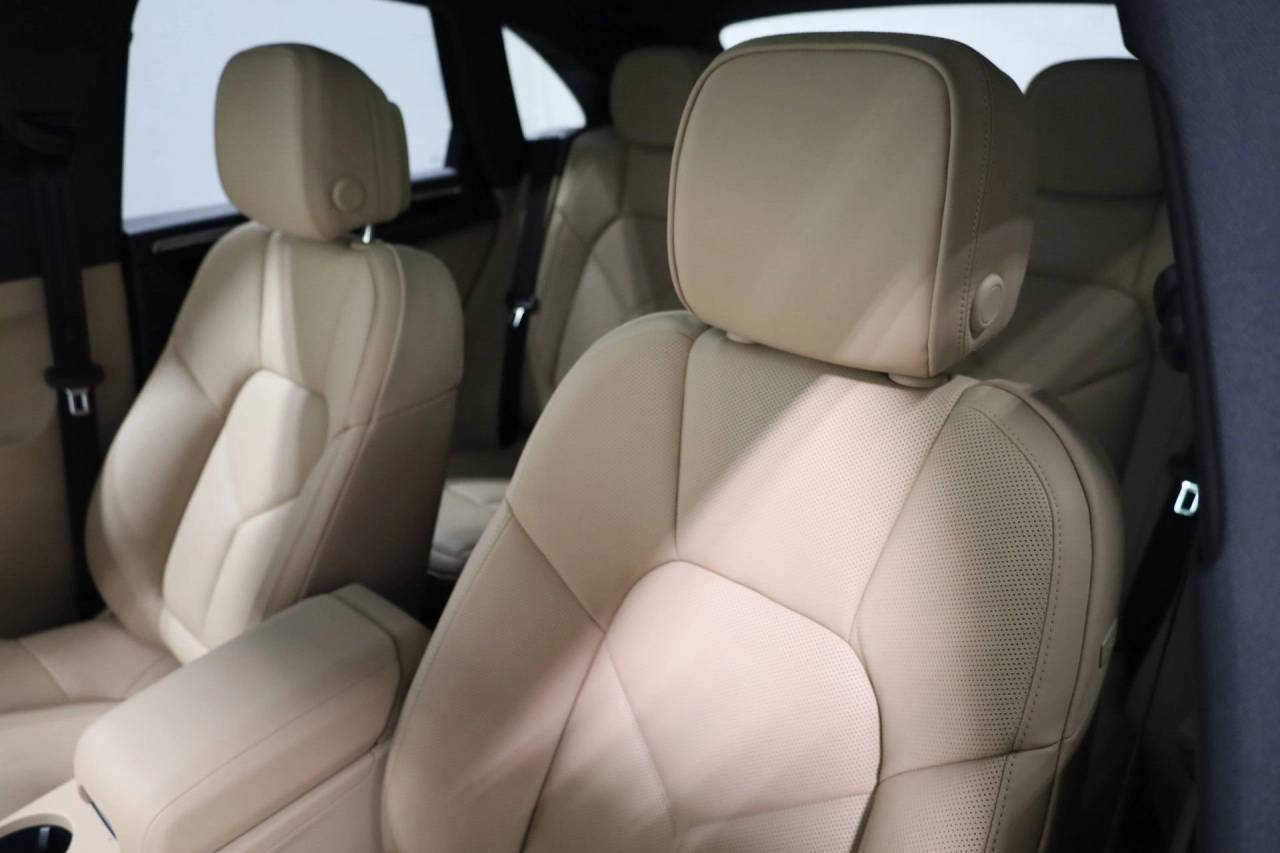 Used 2026 White Porsche  image 19