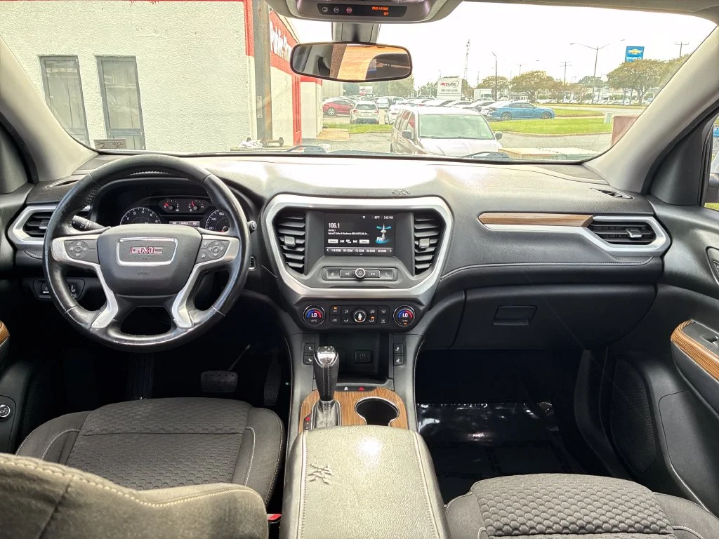 Used 2017 White GMC SLE-2 image 22