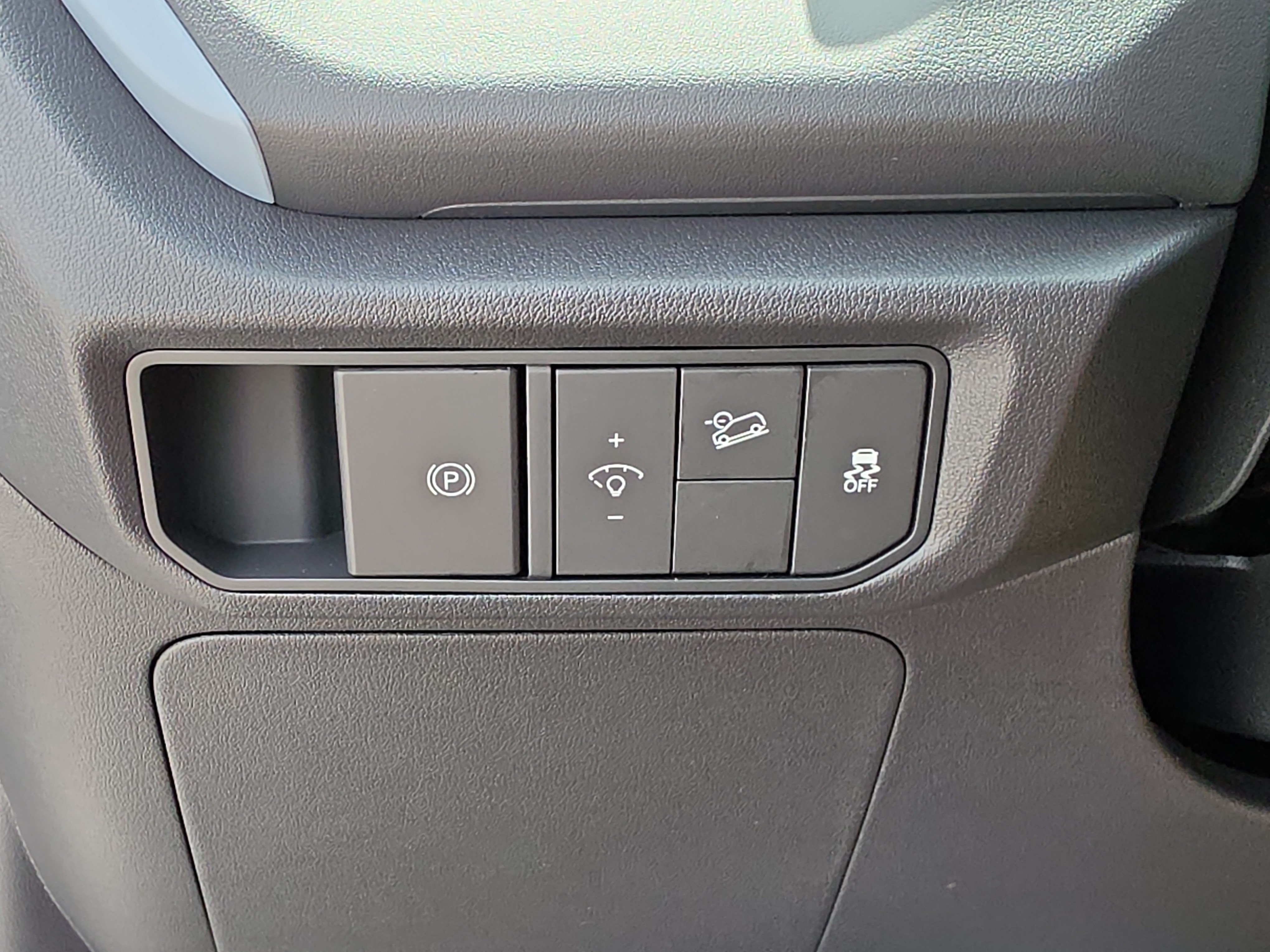 New 2027 Snow White Pearl Kia LX image 27