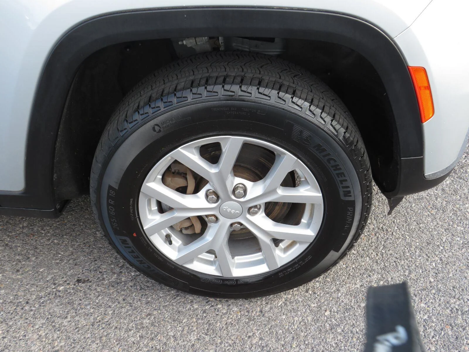 Used 2023 Silver Zynith Jeep Limited image 17