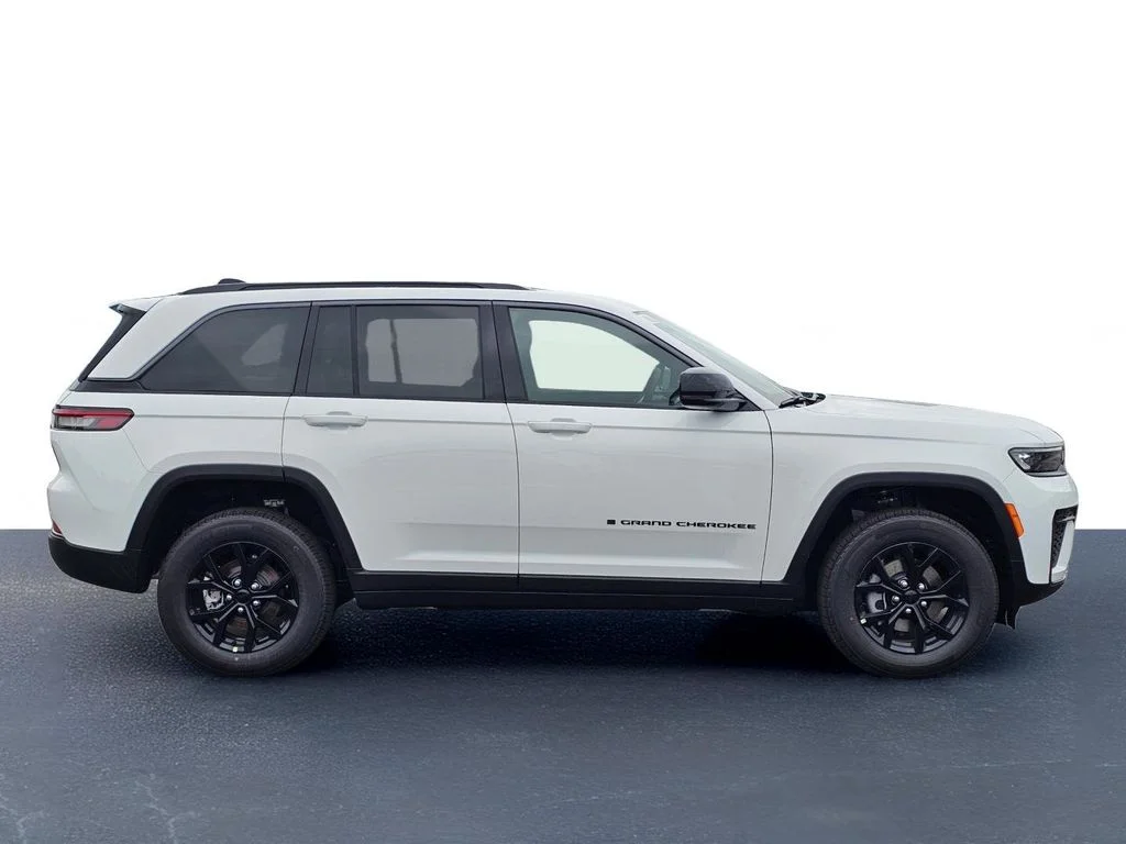 New 2026 Bright White Clear-Coat Exterior Paint Jeep Altitude image 7
