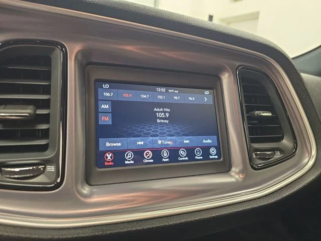 Used 2021 Granite Crystal Clearcoat Metallic Dodge SXT image 18