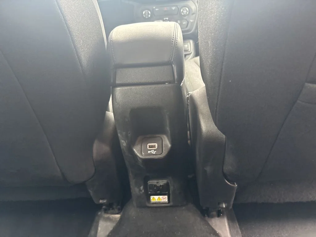Used 2018 Blue Jeep Latitude image 31
