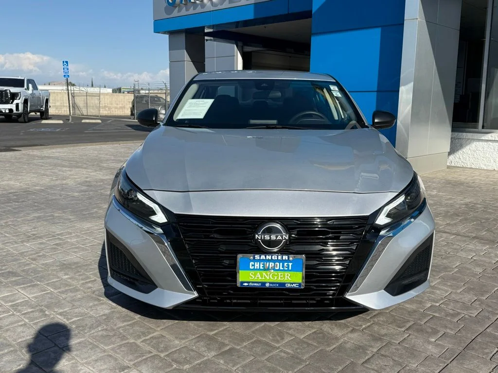 Used 2024 Silver Nissan 2.5 SV image 3