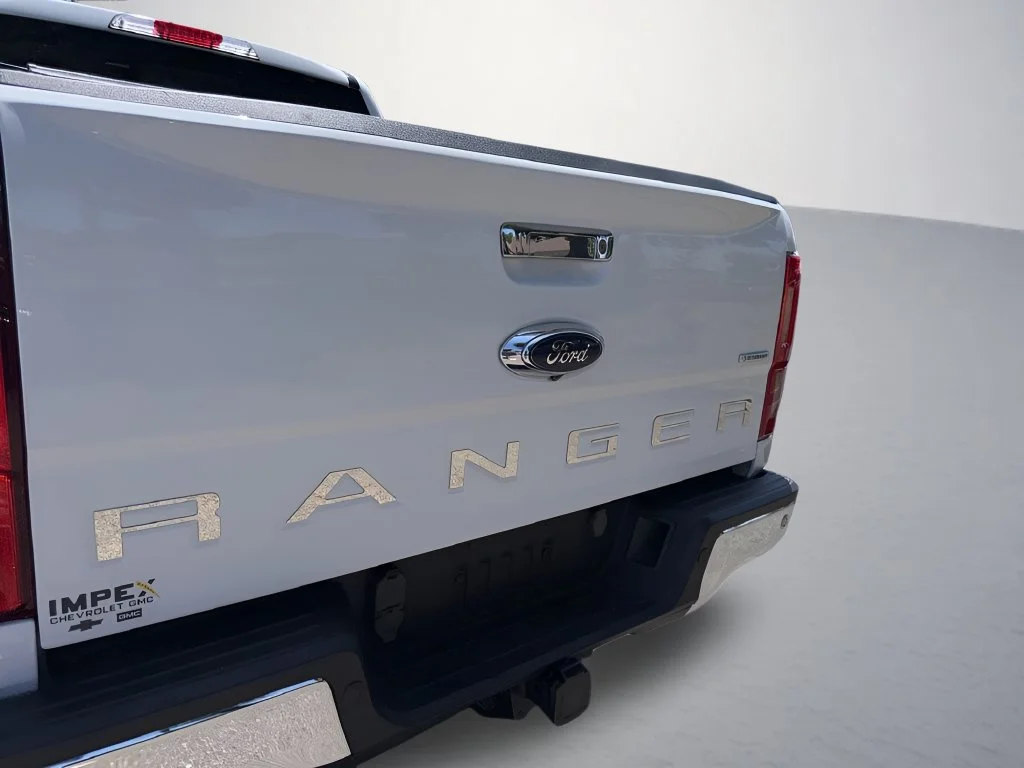 Used 2019  Ford XL image 28