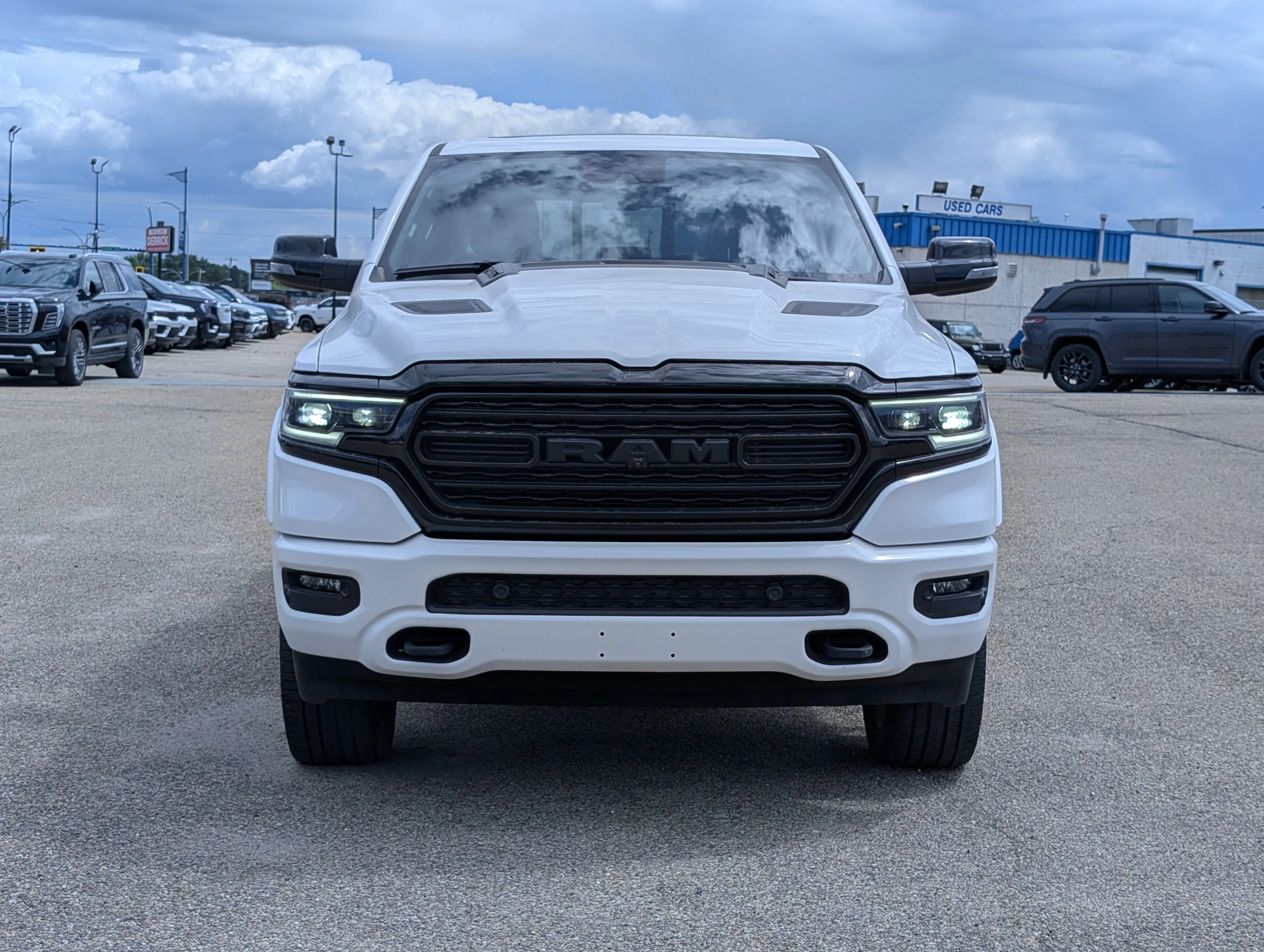 Used 2024 Ivory Tri-Coat Pearl Ram Limited image 10