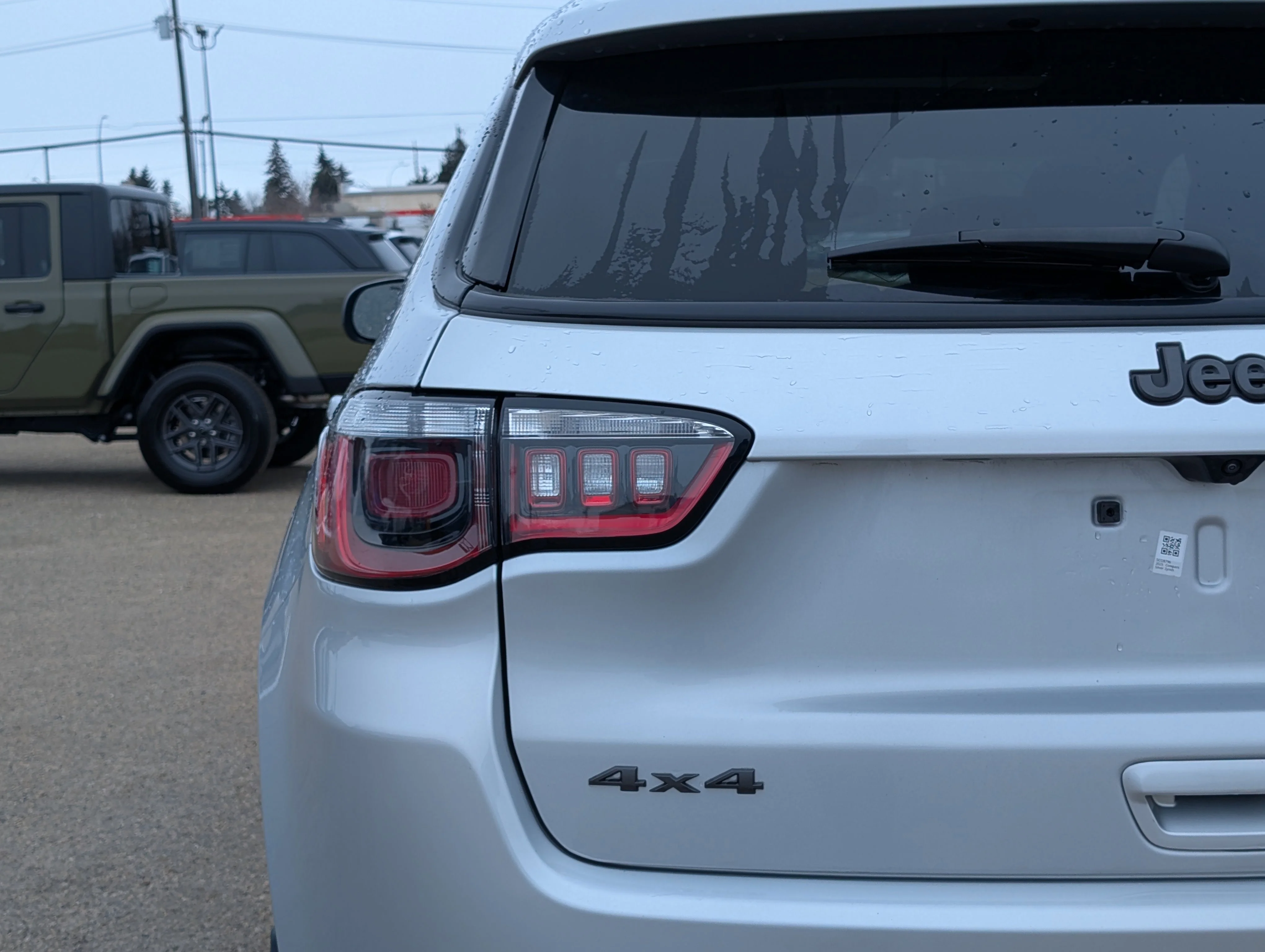 New 2025 Silver Zynith Metallic Jeep Altitude image 13