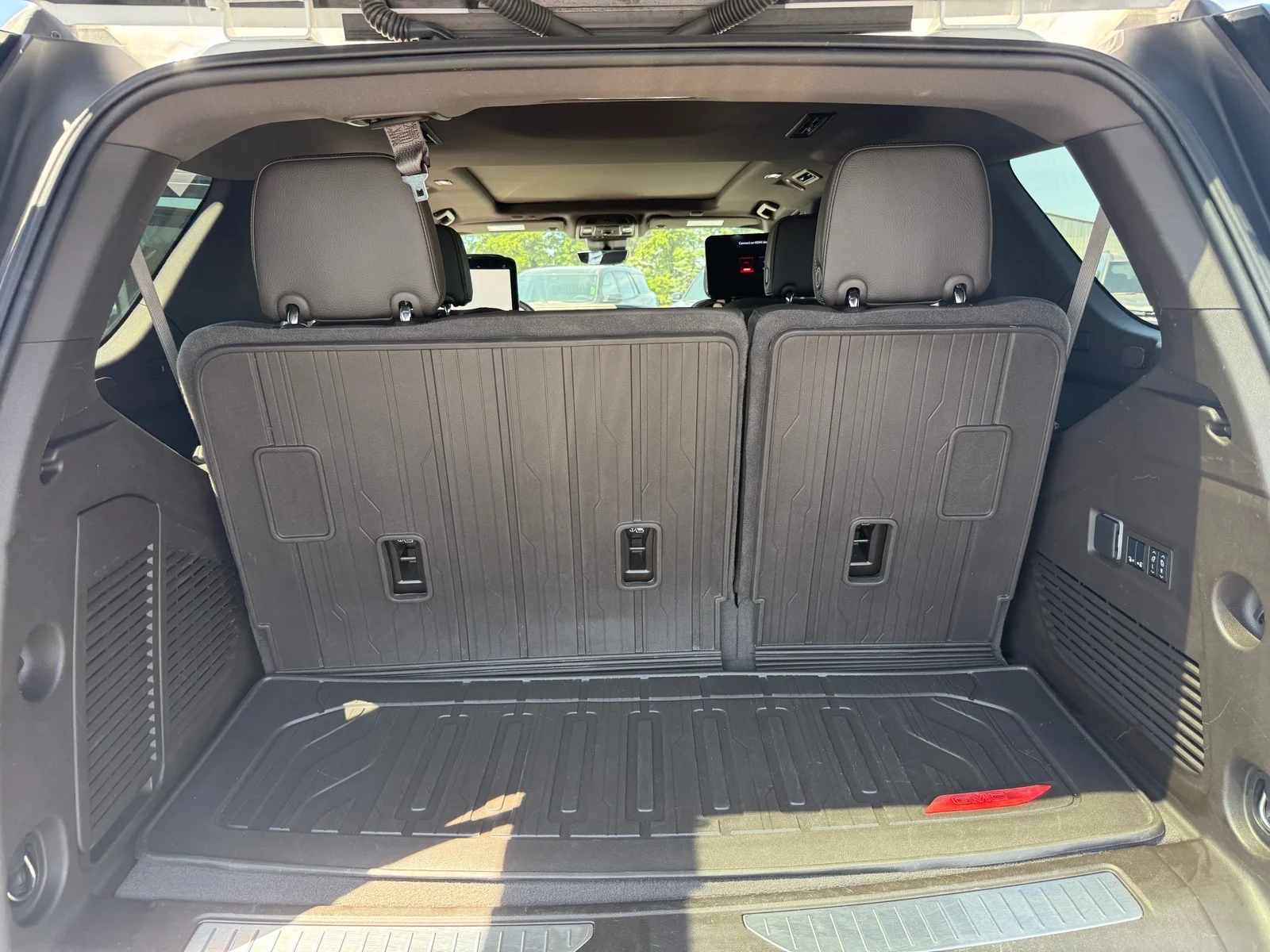 Used 2024 White Frost Tricoat GMC Denali image 13