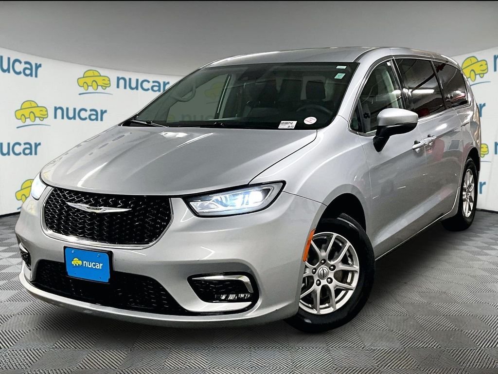 Used 2023 Silver Chrysler Touring L image 3