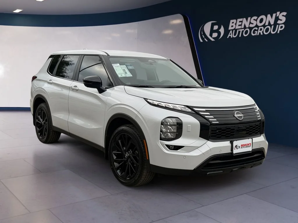 New 2026 White Nissan SL image 7