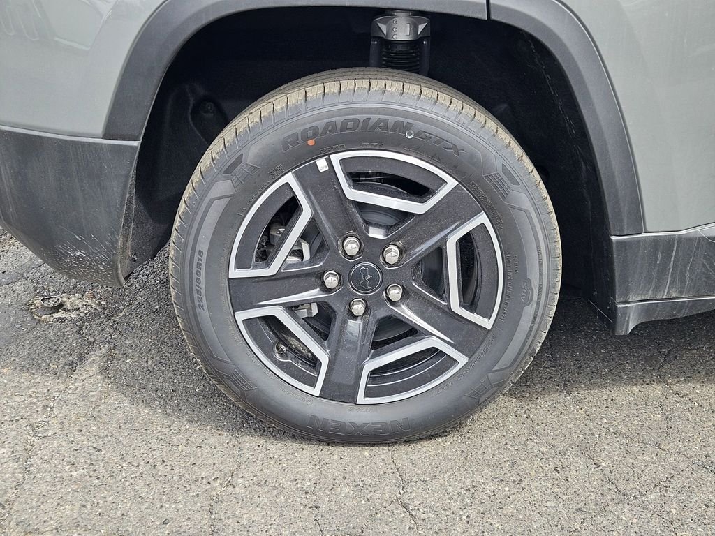 New 2026 Sting-Gray Clear-Coat Exterior Paint Jeep Laredo image 9