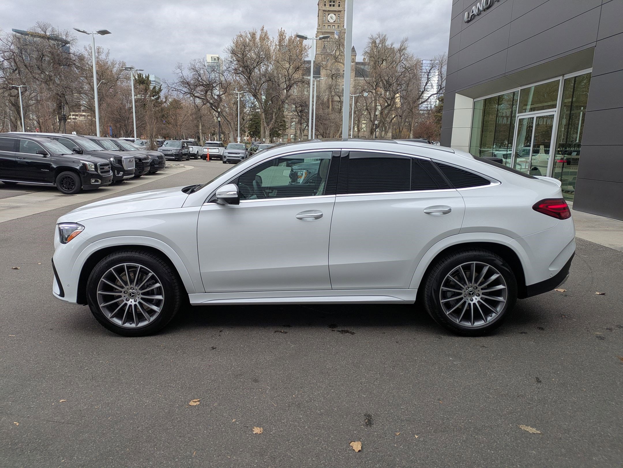 New 2026 MANUFAKTUR Moonlight White Metallic Mercedes-Benz GLE 450 image 24