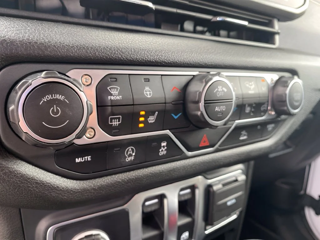 Used 2024 White Jeep Sport S image 21