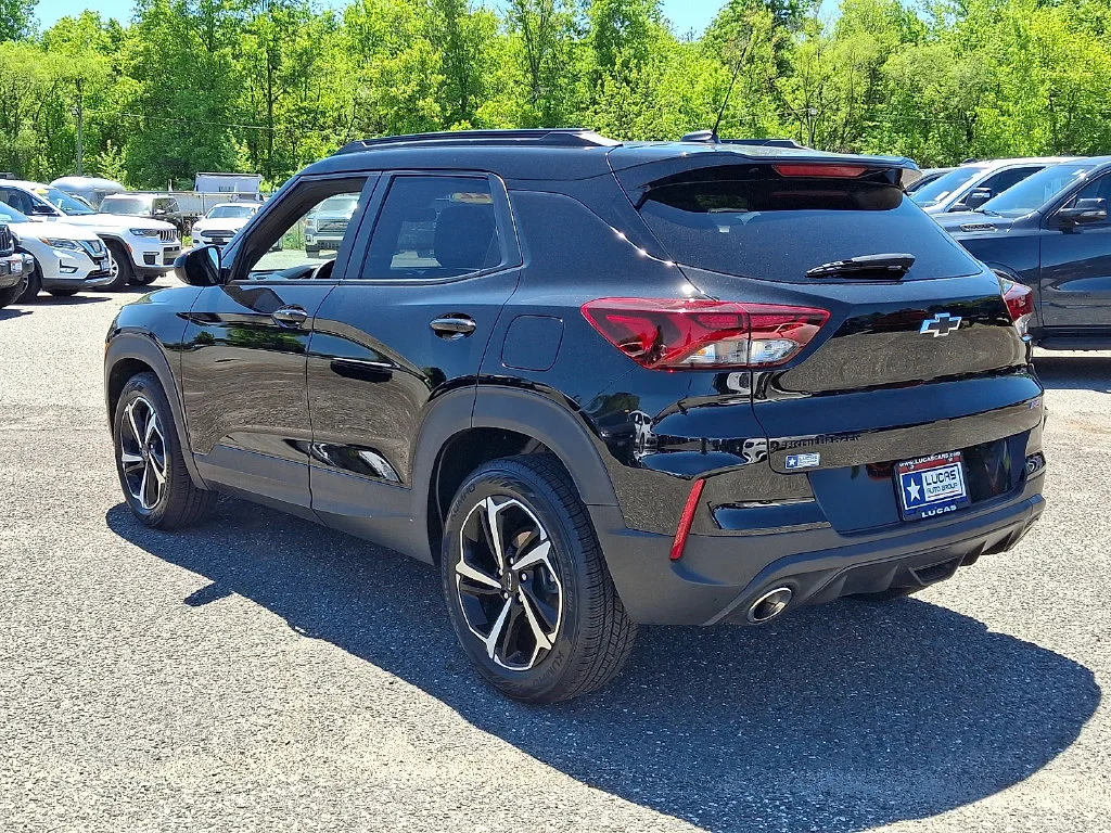 Used 2022 Mosaic Black Metallic Chevrolet RS image 8