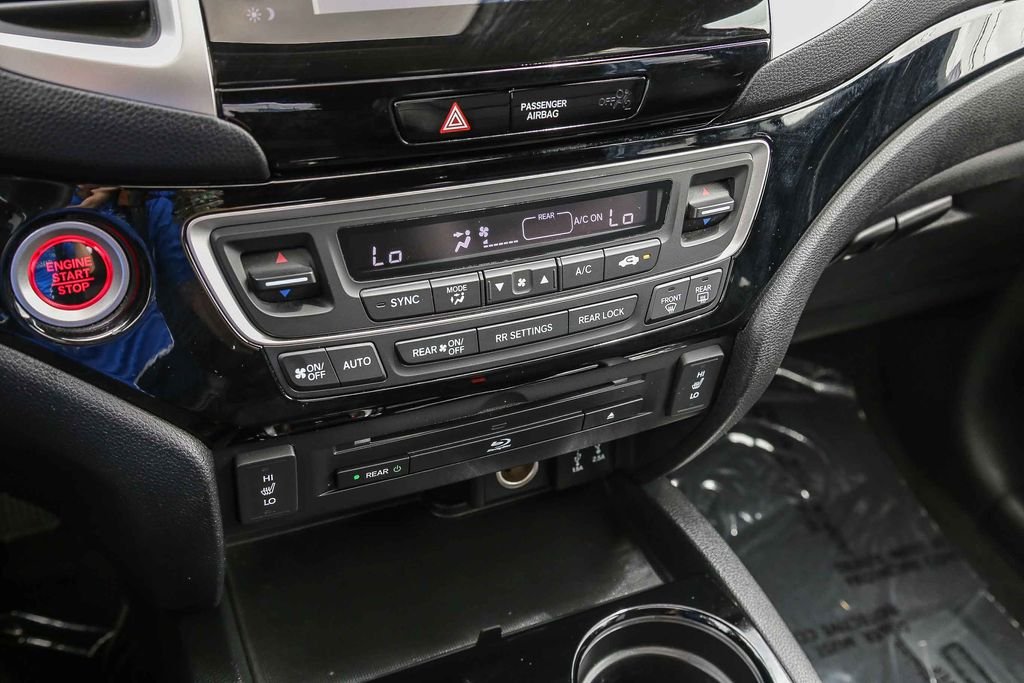 Used 2017 White Diamond Pearl Honda Touring image 26