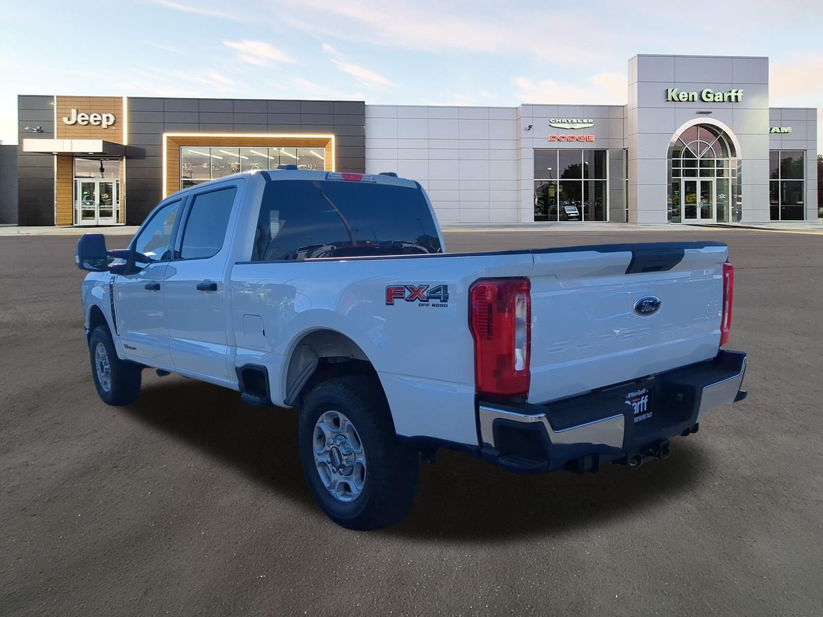 Used 2025 Oxford White Ford XLT image 7