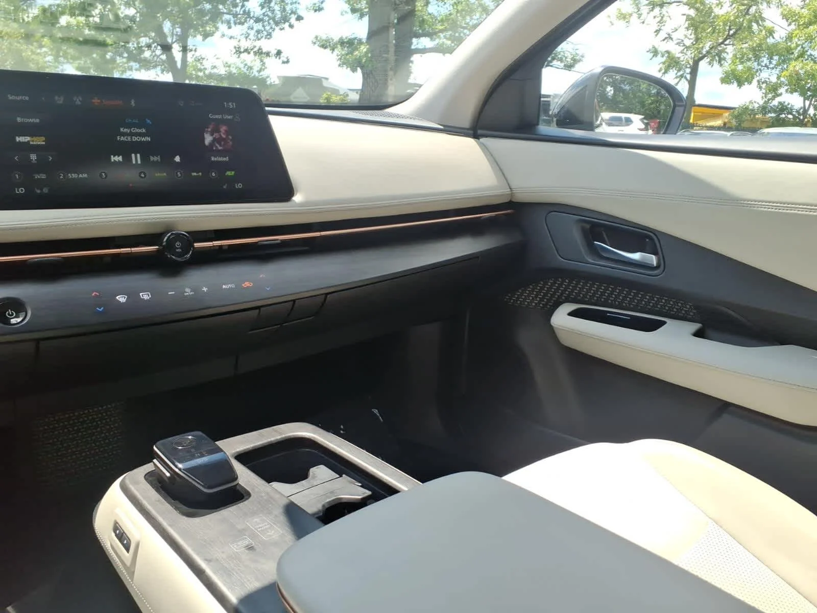 Certified Used 2024 Everest White Pearl Tricoat/Black Diamond Pearl Nissan ENGAGE+ image 15