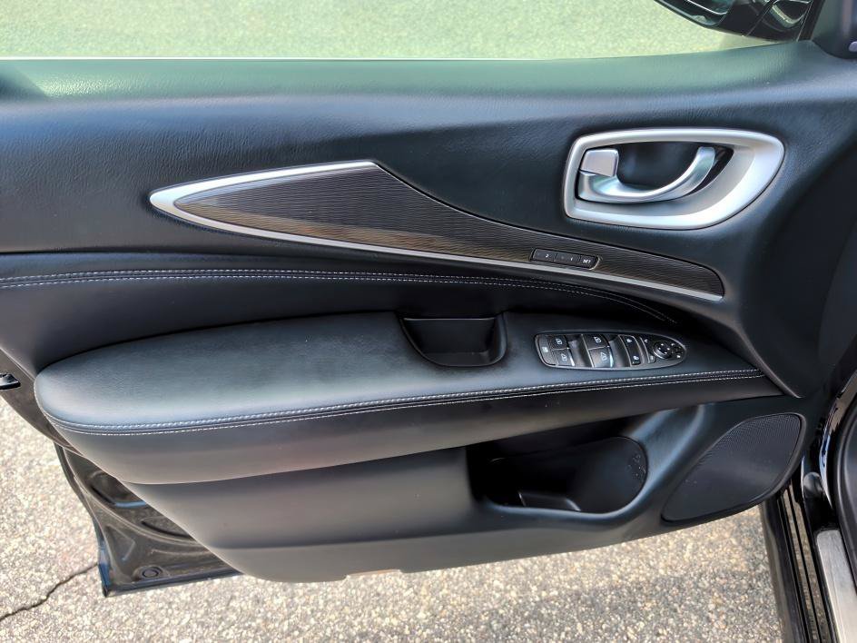 Used 2020 Black Obsidian INFINITI LUXE image 16